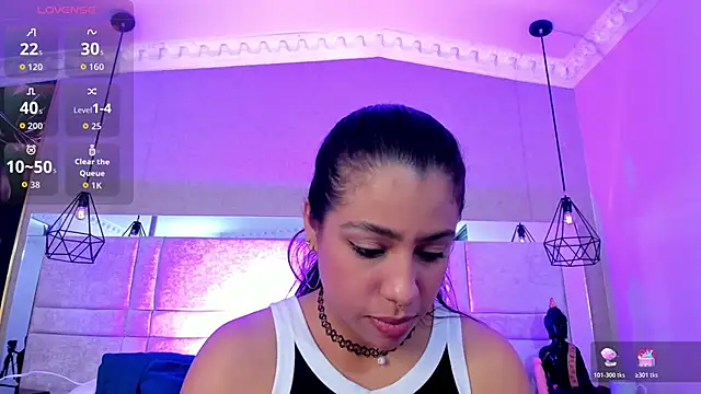 Snapshot of CloheBell chatting on 04.28.26 CloheBell online show from 04.28.26