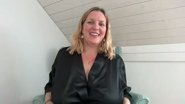 Snapshot of Busenwunder1280 chatting on 04.19.26 Busenwunder1280 online show from 04.19.26