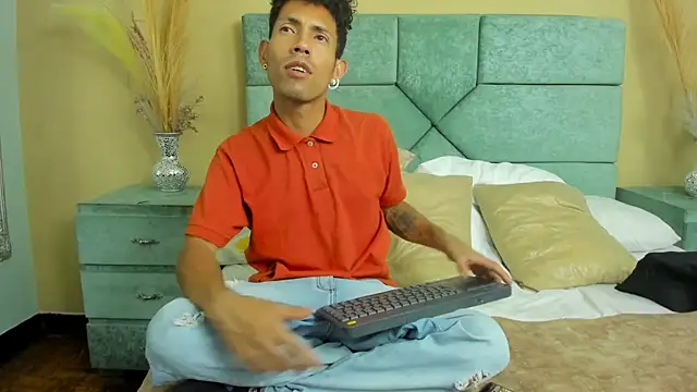 NoaahTylor online show from 04.30.26