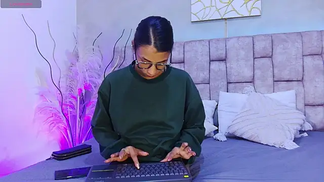 Snapshot of MelanyStone_ chatting on 04.22.26 MelanyStone online show from 04.22.26
