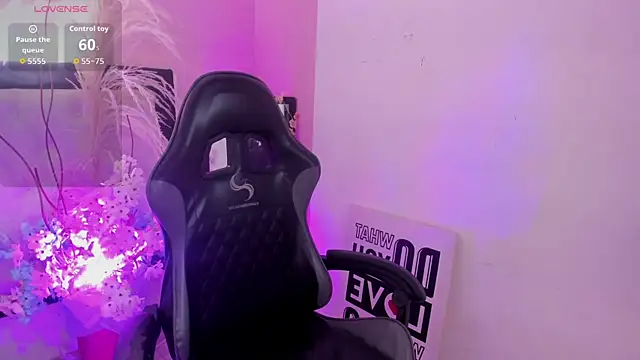 Snapshot of Siena_fox chatting on 06.10.26 Siena fox online show from 06.10.26
