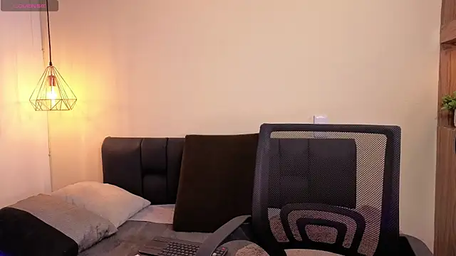 Hanna Williams   online show from 03.07.26