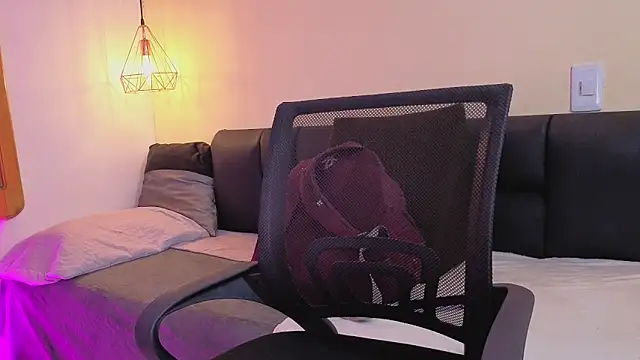 Hanna Williams   online show from 03.27.26