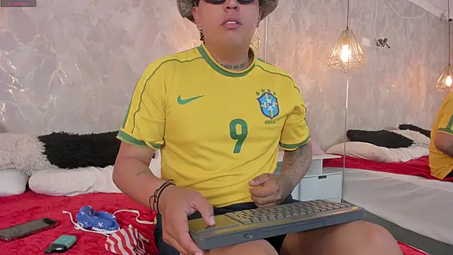 Snapshot of benitoandkendall chatting on 02.12.26 benitoandkendall online show from 02.12.26