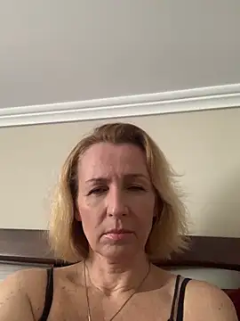 Snapshot of VeltaMur975 chatting on 02.15.26 VeltaMur975 online show from 02.15.26