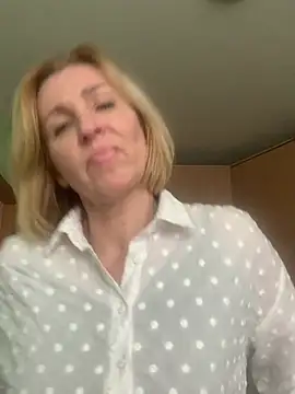 Snapshot of VeltaMur975 chatting on 02.26.26 VeltaMur975 online show from 02.26.26