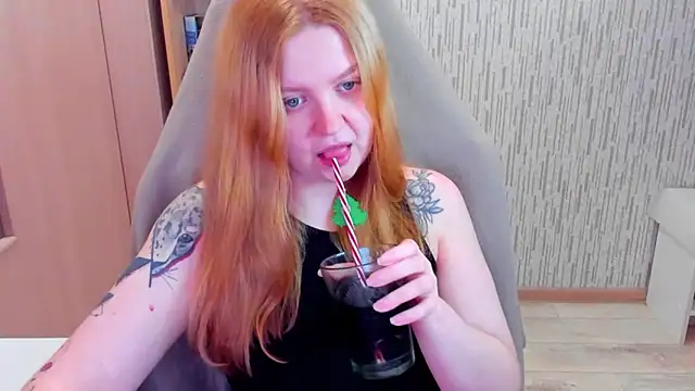 Snapshot of AnitaXVine chatting on 04.14.26 AnitaXVine online show from 04.14.26