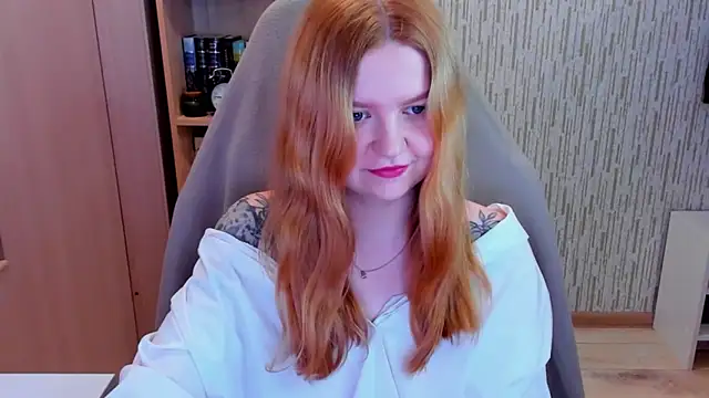 Snapshot of AnitaXVine chatting on 04.19.26 AnitaXVine online show from 04.19.26