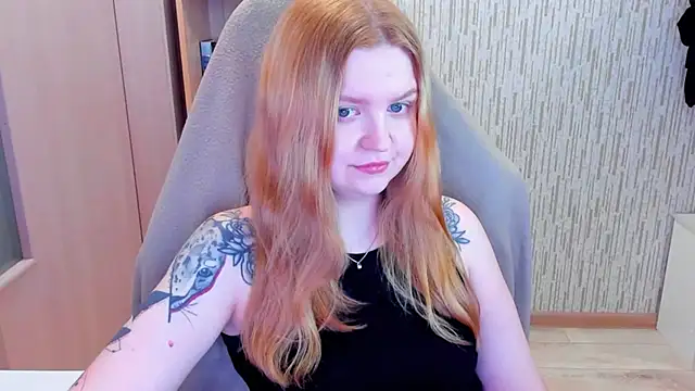 Snapshot of AnitaXVine chatting on 04.25.26 AnitaXVine online show from 04.25.26