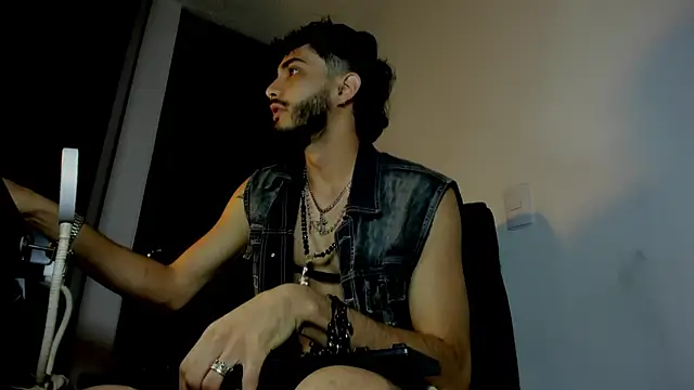 LovexJuxn8 online show from 02.24.26