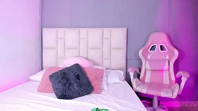 Snapshot of Zaphiro__Sky chatting on 03.18.26 Zaphiro Sky online show from 03.18.26