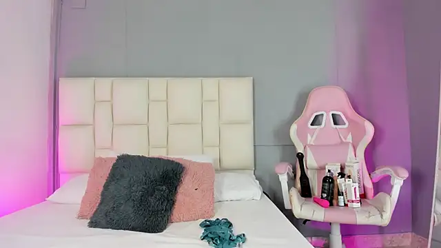 Snapshot of Zaphiro__Sky chatting on 03.21.26 Zaphiro Sky online show from 03.21.26