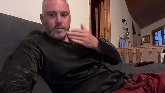 Snapshot of marcovik1 chatting on 05.13.26 marcovik1 online show from 05.13.26