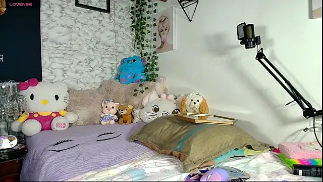 Snapshot of Yiyii chatting on 06.25.26 Yiyii online show from 06.25.26