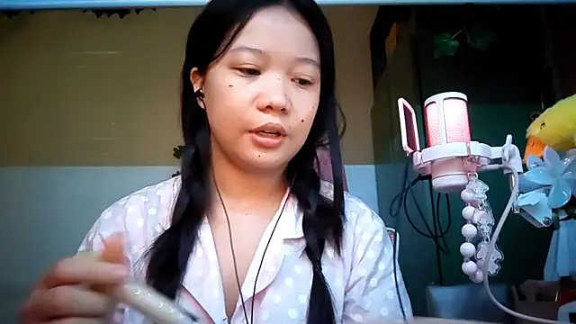 Snapshot of DebbiRexwinkle chatting on 02.19.26 DebbiRexwinkle online show from 02.19.26