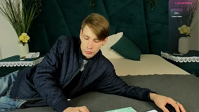 Snapshot of Erick_Wilson chatting on 12.01.25 Erick Wilson online show from 12.01.25