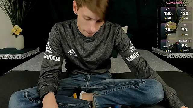 Snapshot of Erick_Wilson chatting on 12.16.25 Erick Wilson online show from 12.16.25