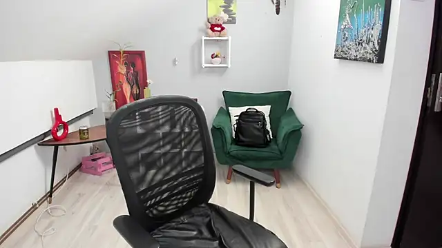 ElviraJoness online show from 03.20.26