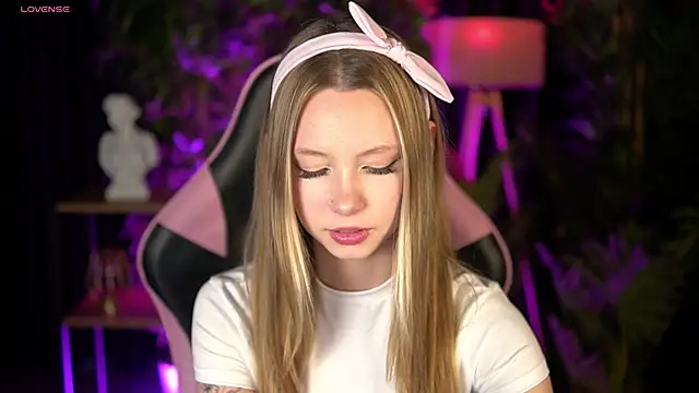 SweetDaisy me online show from 03.11.26