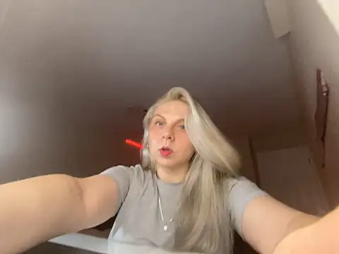 Snapshot of i_love_iva chatting on 02.15.26 i love iva online show from 02.15.26