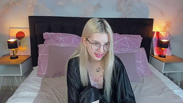 TiffanyPeachi online show from 03.18.26