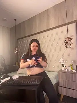 Anya Volker online show from 03.21.26