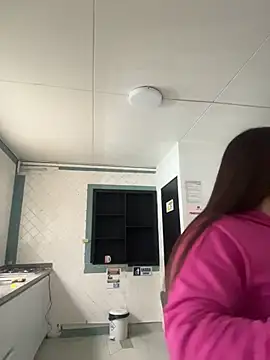 Anya Volker online show from 03.31.26