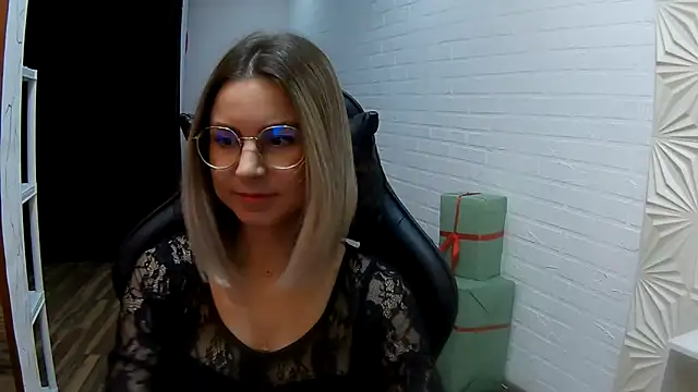 Snapshot of IceMayes chatting on 03.12.26 IceMayes online show from 03.12.26