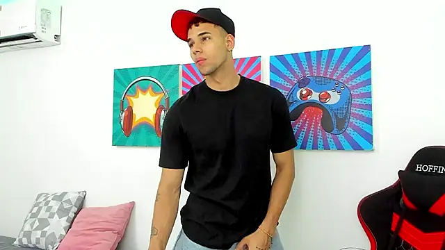 Snapshot of Thomas_walker14 chatting on 03.28.26 Thomas walker14 online show from 03.28.26