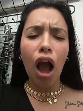 Miss Bella Flame online show from 04.18.26