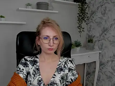 CinderellaMoon online show from 02.18.26