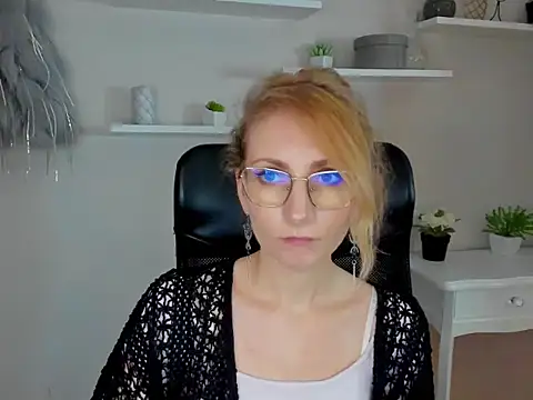 CinderellaMoon online show from 02.25.26