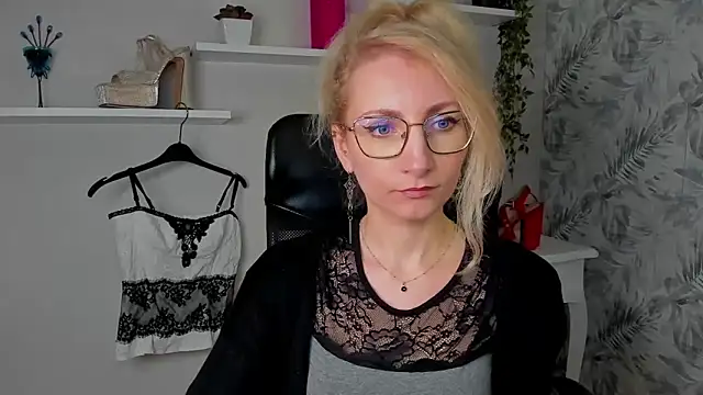 CinderellaMoon online show from 03.31.26