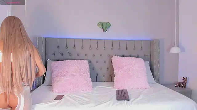 Snapshot of angelina_honey_ chatting on 03.26.26 angelina honey online show from 03.26.26