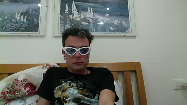 Snapshot of ItalianCurl18cm85 chatting on 02.13.26 ItalianCurl18cm85 online show from 02.13.26