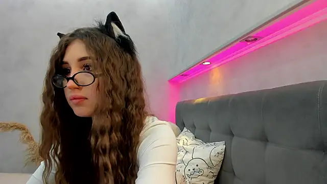 Emily Lews online show from 05.19.26