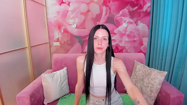 Snapshot of NoirDiva chatting on 06.17.26 NoirDiva online show from 06.17.26