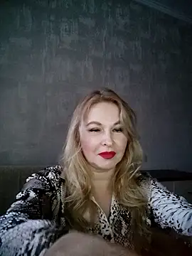 Snapshot of RossieGlow49 chatting on 02.15.26 RossieGlow49 online show from 02.15.26