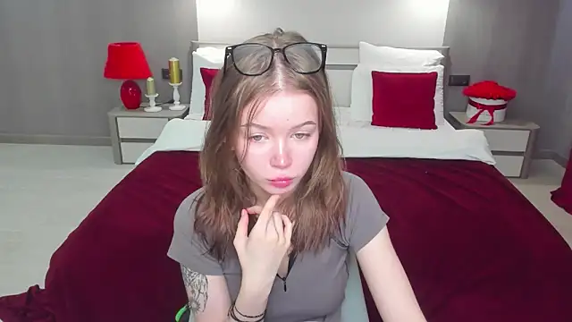 Snapshot of Violetta__Dreams chatting on 04.07.26 Violetta Dreams online show from 04.07.26