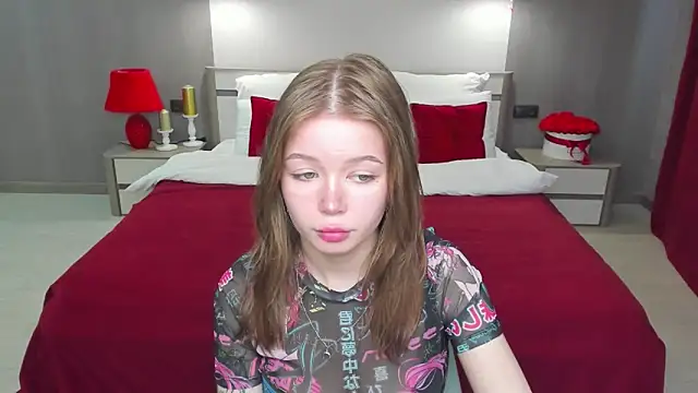 Snapshot of Violetta__Dreams chatting on 04.24.26 Violetta Dreams online show from 04.24.26