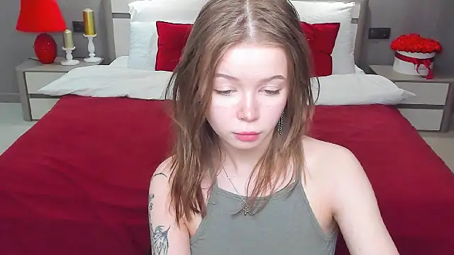 Snapshot of Violetta__Dreams chatting on 04.25.26 Violetta Dreams online show from 04.25.26