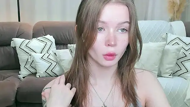 Snapshot of Violetta__Dreams chatting on 04.28.26 Violetta Dreams online show from 04.28.26