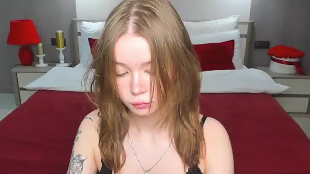 Snapshot of Violetta__Dreams chatting on 04.30.26 Violetta Dreams online show from 04.30.26