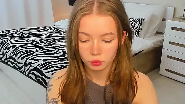 Snapshot of Violetta__Dreams chatting on 05.02.26 Violetta Dreams online show from 05.02.26