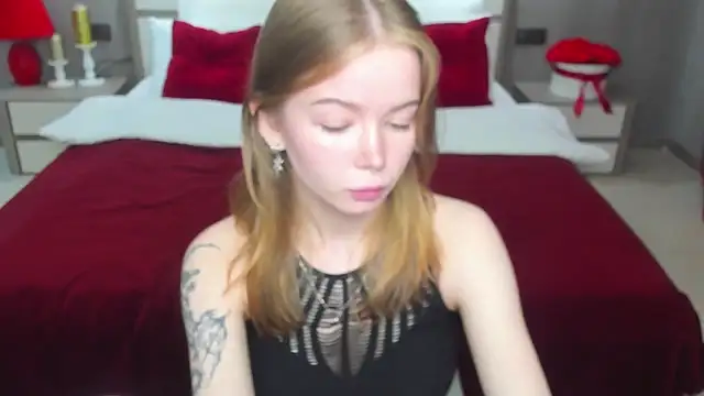 Snapshot of Violetta__Dreams chatting on 05.18.26 Violetta Dreams online show from 05.18.26