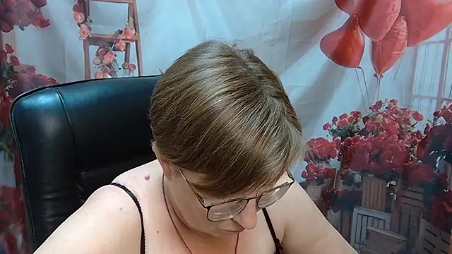 Snapshot of RadaChudna chatting on 07.06.26 RadaChudna online show from 07.06.26