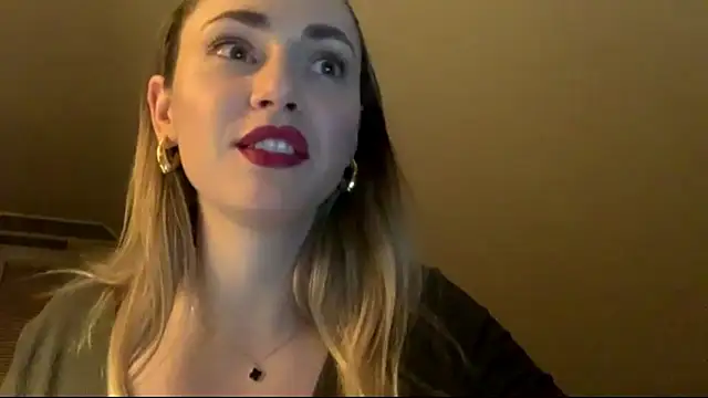 Snapshot of AmelieHot chatting on 02.22.26 AmelieHot online show from 02.22.26