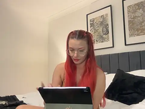 Snapshot of FoxyValentine chatting on 04.07.26 FoxyValentine online show from 04.07.26
