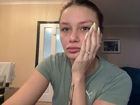 Snapshot of FoxyValentine chatting on 04.18.26 FoxyValentine online show from 04.18.26
