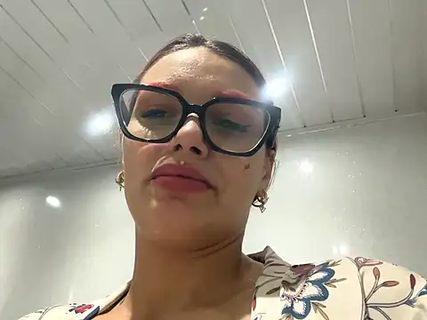 Snapshot of FoxyValentine chatting on 05.10.26 FoxyValentine online show from 05.10.26